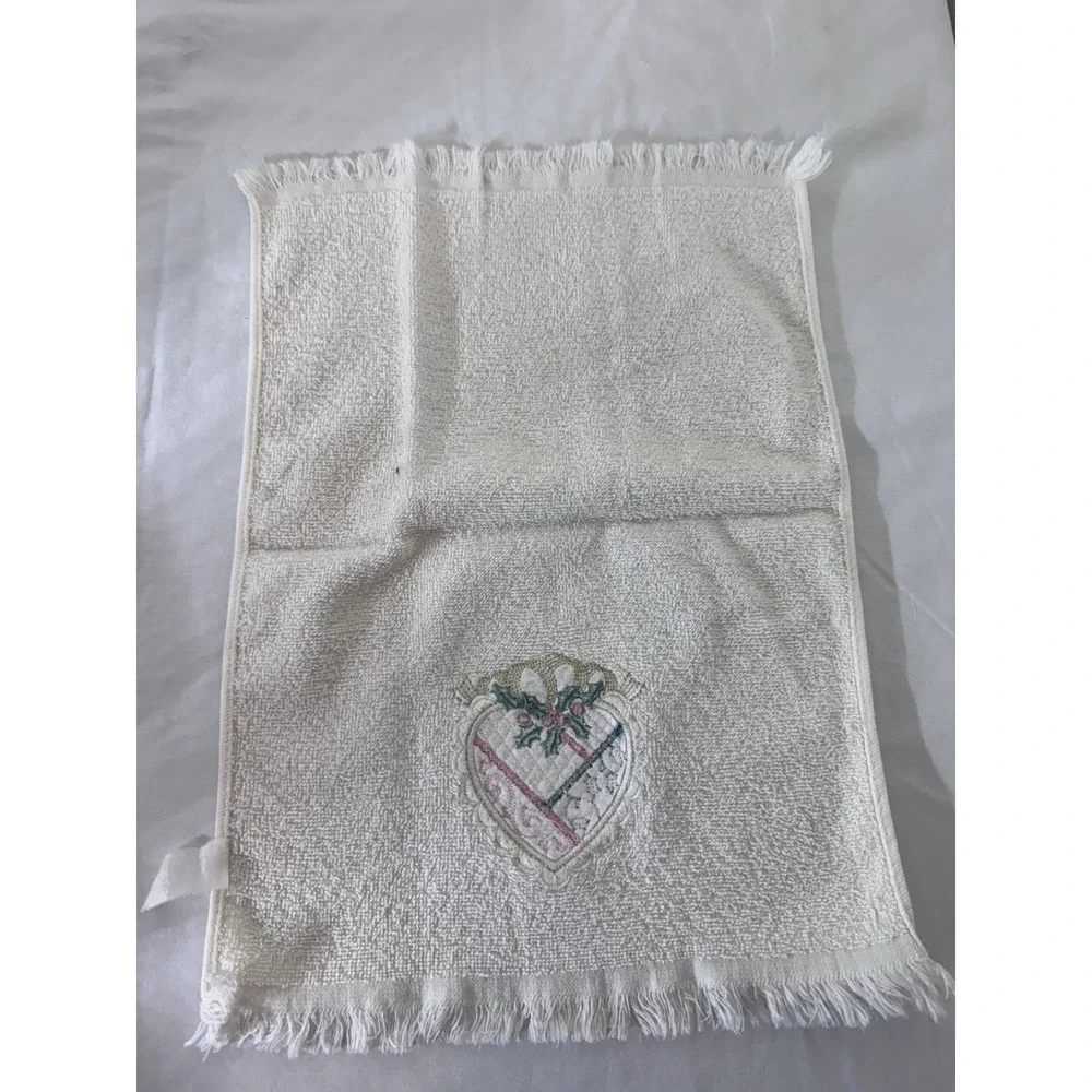 Christmas Holiday Ivory Fingertip Towel Embroidery Cotton Pink Heart Holly Vtg